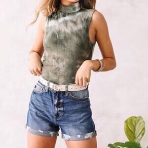 Willow & Root Tie-Dye mock neck tank top size medium color green